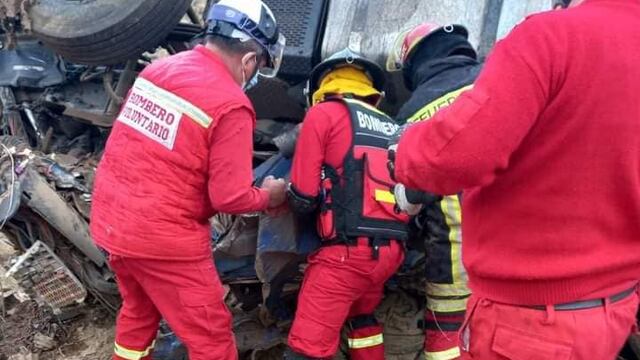 Despiste de trailer deja dos fallecidos en la carretera Nasca - Puquio