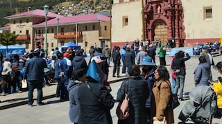 Trabajadores del sector público realizan protesta de Huancavelica