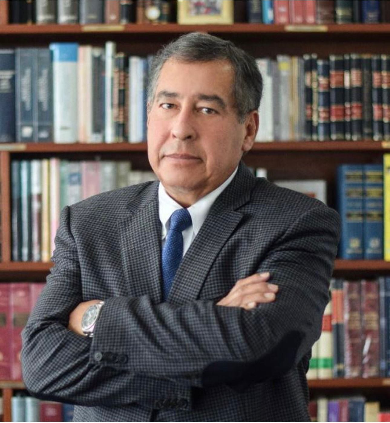 Jurista y constitucionalista Aníbal Quiroga León cuestiona severamente el poder excesivo que la actual ley de Extinción de Dominio concede, a su juicio, a fiscales y jueces.