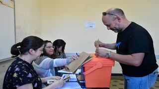 Elecciones en Uruguay: ciudadanos acuden a votar por presidente y legisladores