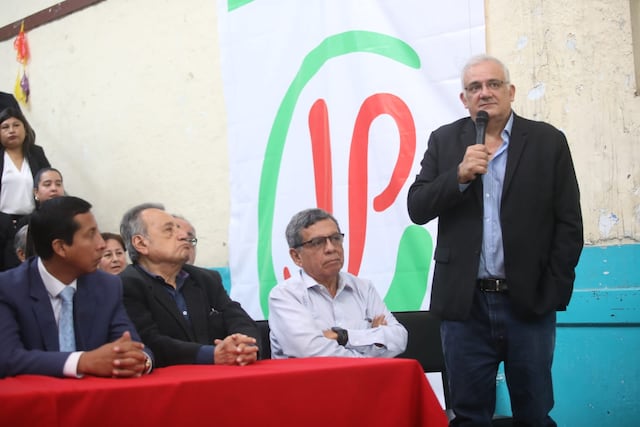 Roberto Sánchez presenta a su equipo técnico y asegura que gobernará con el nuevo plan de consenso (Fotos: Diana Marcelo/GEC)