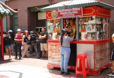 Calle Capón recibe a decenas de personas por cábalas de Año Nuevo (GALERÍA)