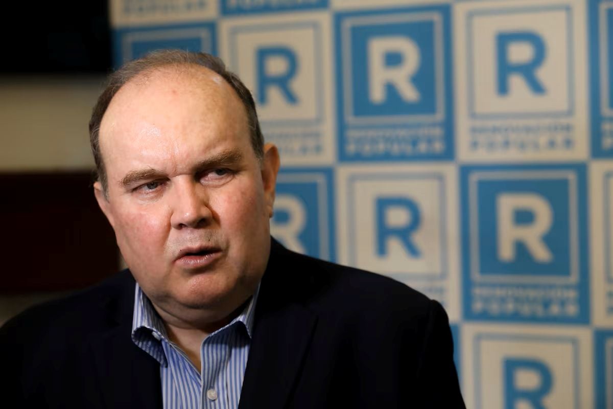 Durante una protesta en Jesús María, el postulante pidió la detención de Piero Corvetto y advirtió una movilización nacional ante presuntas irregularidades. Foto: Britanie Arroyo / @photo.gec