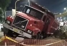 Trujillo: Volquete se hunde en nuevo forado en la avenida España (VIDEO)