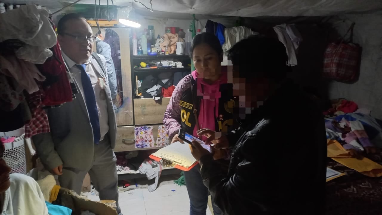 Fiscales y policías ingresaron a siete inmuebles.