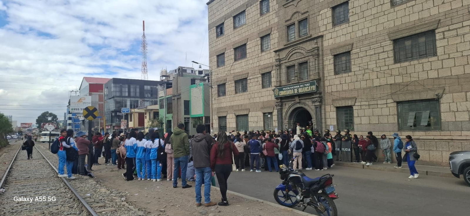 Escolares que estén más allá de las 7:30 de la noche en la calle irán a la comisaría
