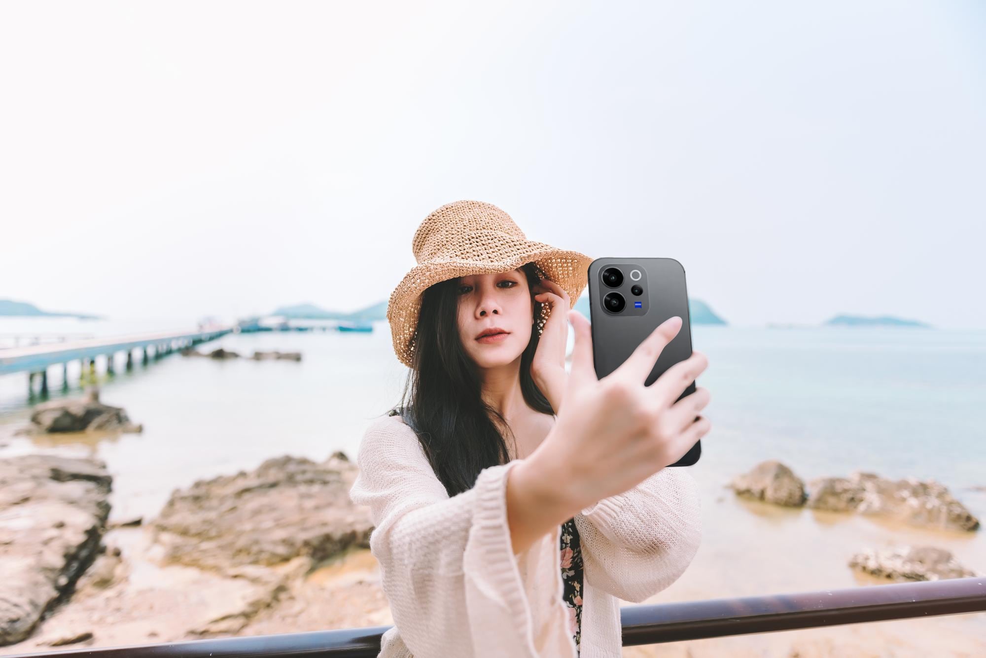 Cada vez más viajeros utilizan sus smartphones para registrar experiencias, paisajes y actividades. Expertos explican qué características fotográficas marcan la diferencia durante un viaje.