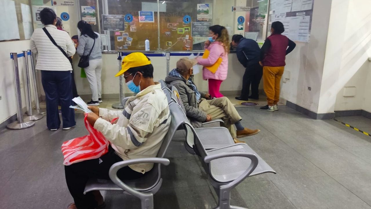 Promueven campaña para que paguen tributos.