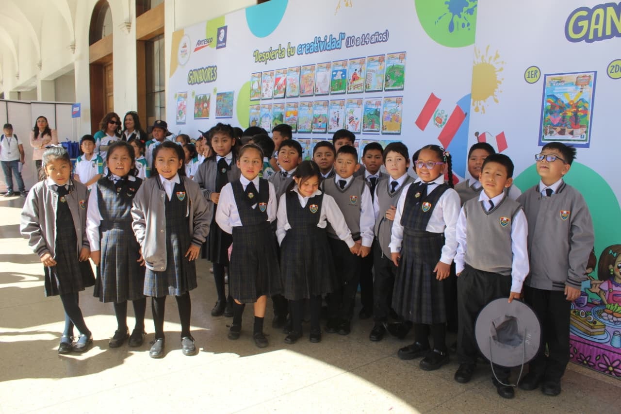 Estudiantes de la I.E. Ciudad Mi Trabajo de Arequipa. Foto: GEC