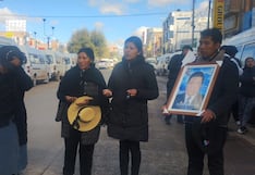 Puno: Familiares y compañeros de trabajo llevan féretro al lugar del accidente y exigen justicia