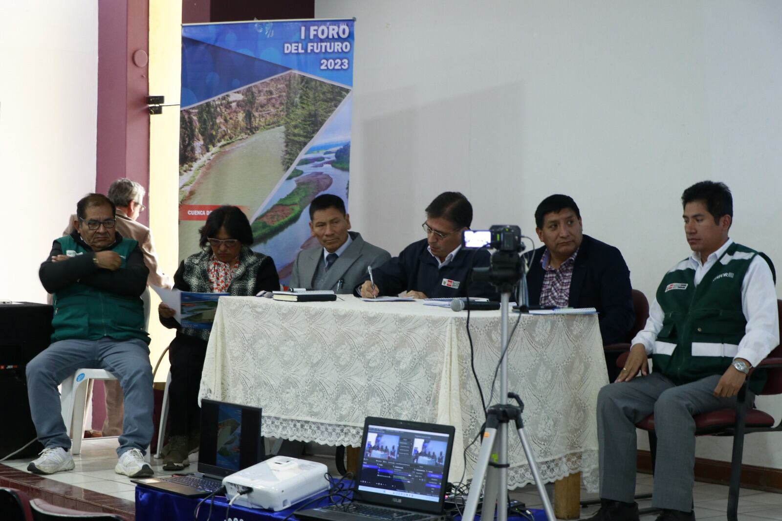 Autoridades sostuvieron diálogo sobre recursos hídricos.