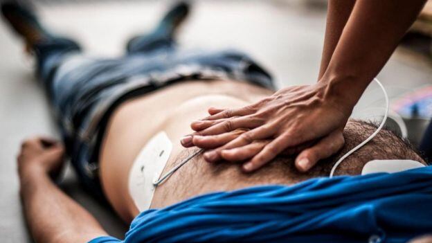 La insuficiencia cardíaca afecta a más de 306 mil personas en Perú y es la principal causa de hospitalización en mayores de 65 años. Especialistas alertan sobre su detección tardía, síntomas silenciosos y la necesidad de un enfoque integral en su tratamiento.