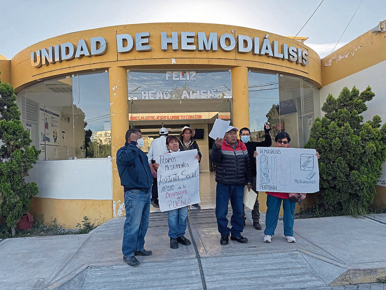 Pacientes reclamaron en el área de hemodiálisis del hospital Honorio Delgado Espinoza en Arequipa. (Foto: Pedro Torres/@photo.gec)