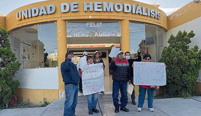 Pacientes reclamaron en el área de hemodiálisis del hospital Honorio Delgado Espinoza en Arequipa. (Foto: Pedro Torres/@photo.gec)