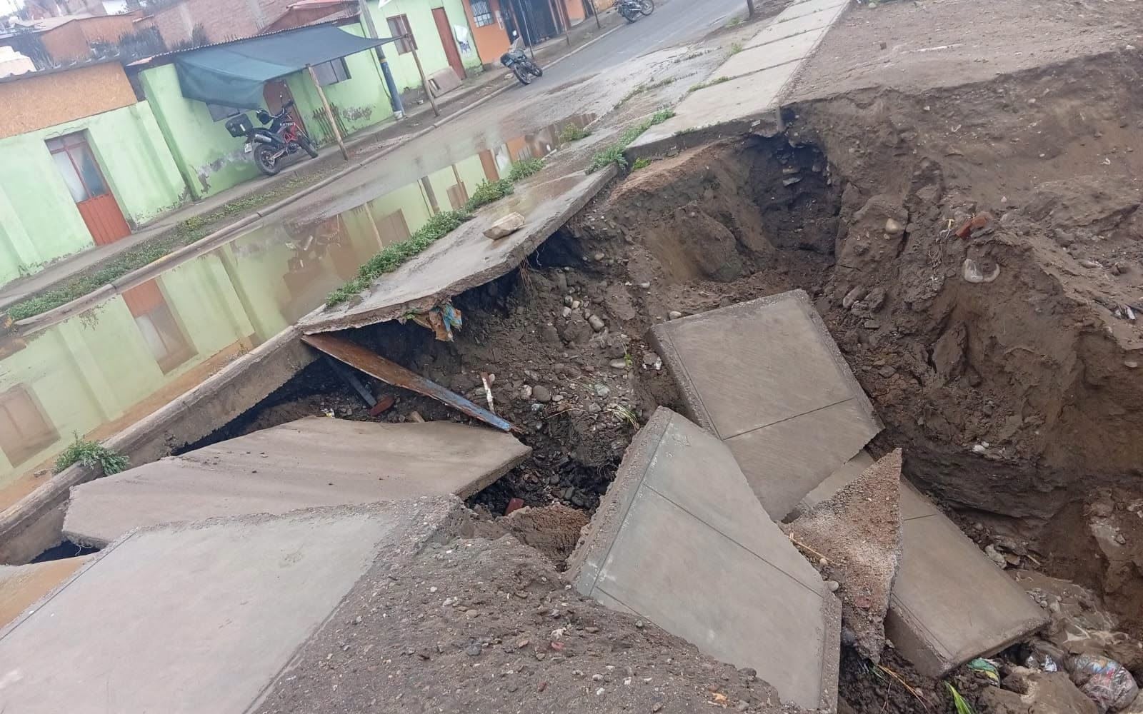 Arequipa: llovizna de 10 horas afectó obras y calles intransitables en Punta de Bombón