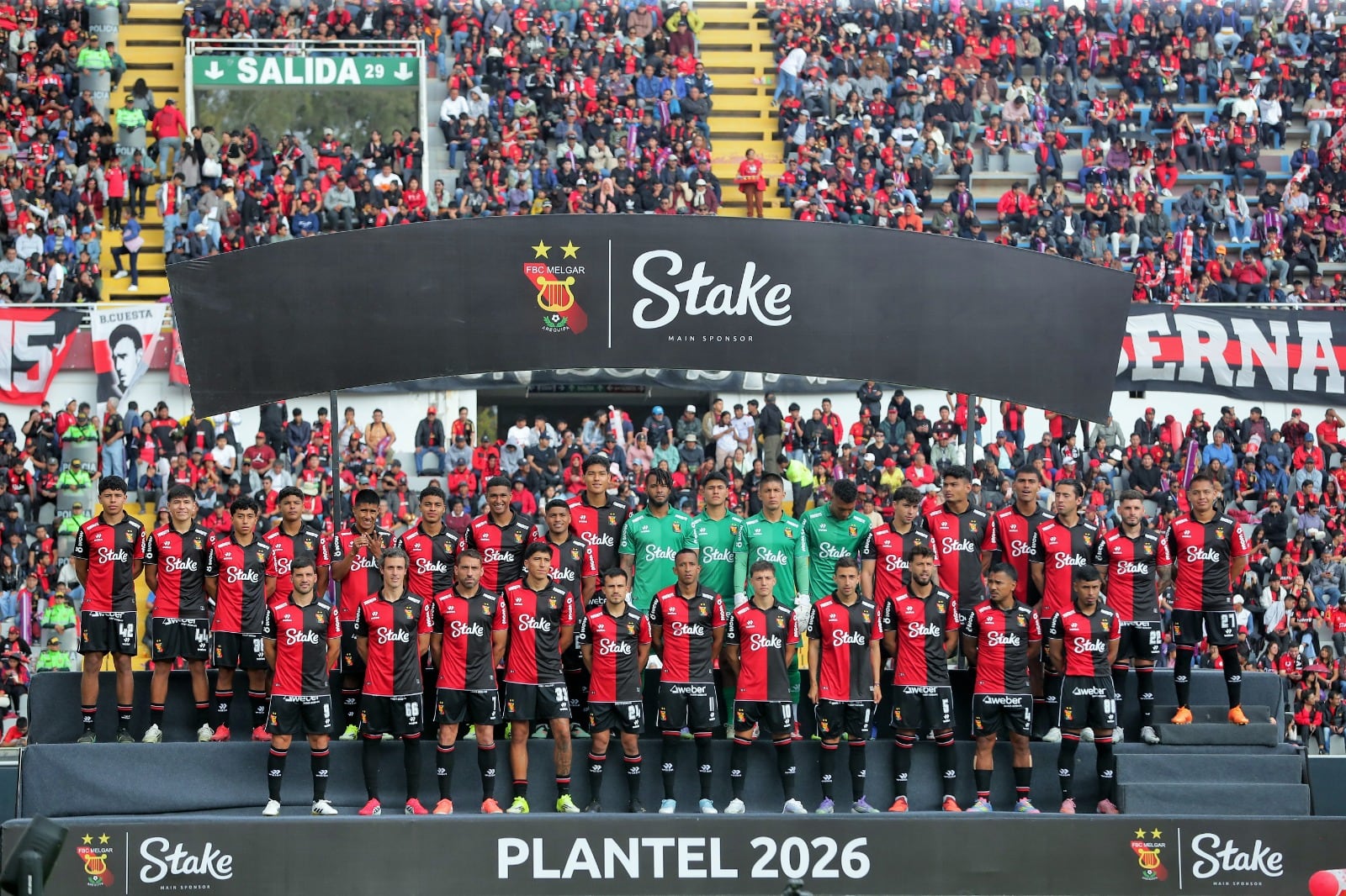 Plantel en la Tarde Rojinegra 2026 del FBC Melgar, en el estadio de la UNSA. (Foto: Omar Cruz/@photo.gec)