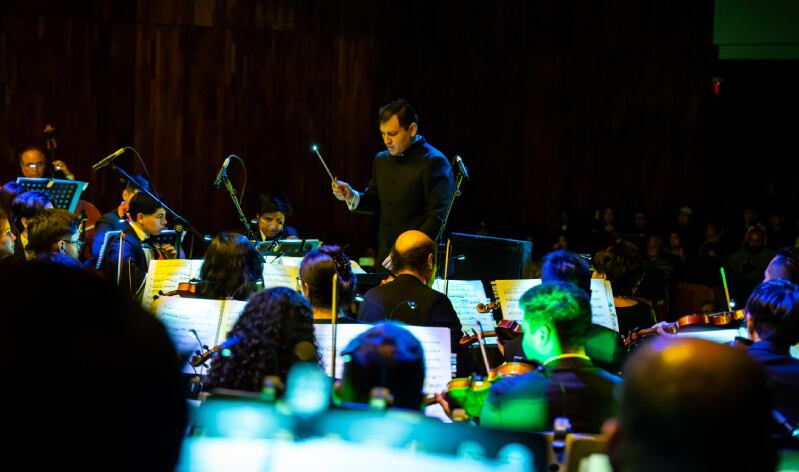 El 20 y 21 de septiembre, el Teatro Municipal de Lima recibirá un espectáculo único que fusiona música sinfónica, teatro y efectos visuales para rendir homenaje a los grandes íconos de la balada romántica de los 60 y 70.