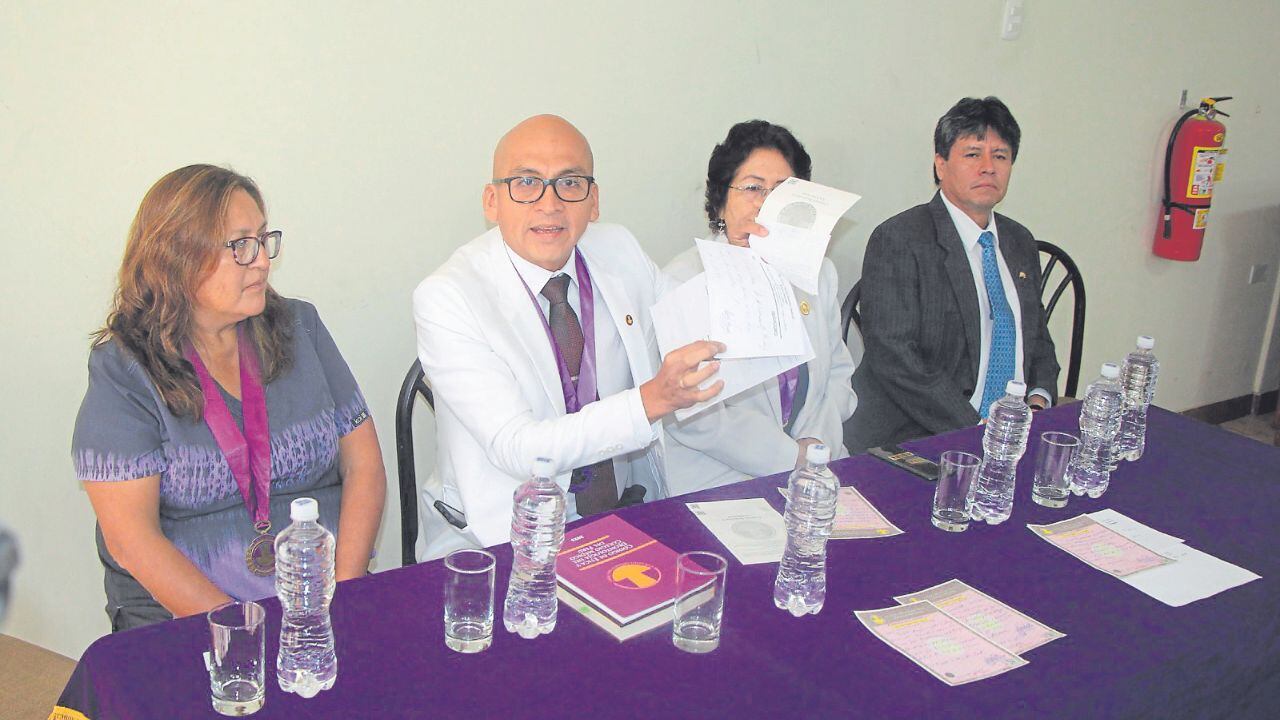 El Colegio Médico reveló que inescrupulosos adulteran estos documentos y los venden. También copian sellos de galenos para aprobar descansos de malos trabajadores.