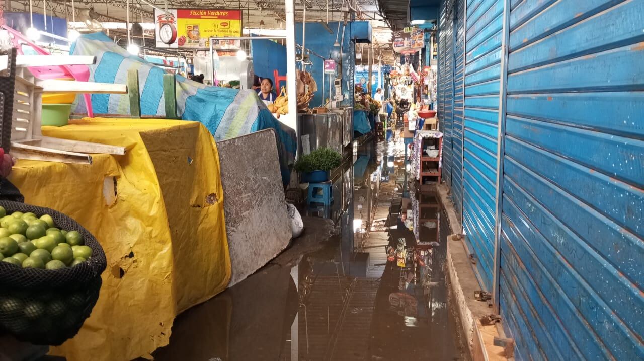 Mercado Modelo con aniegos cada vez que llueve.