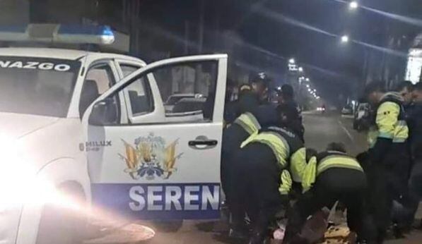 Mototaxi en la que se trasladaba fue impactada por camioneta. (Foto: Captura)