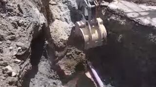 Arequipa: Desperdicio de agua por rotura de tubería en Mariano Melgar