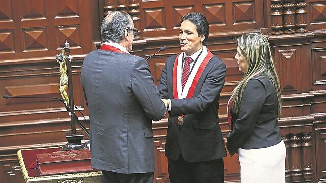 Grupo La Resistencia de bancada de Fuerza Popular se distancia de Pedro Olaechea