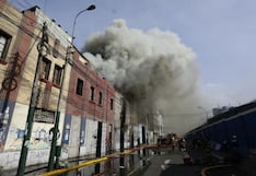 Dos bomberos heridos y otro afectado por golpe de calor debido a incendio en La Victoria