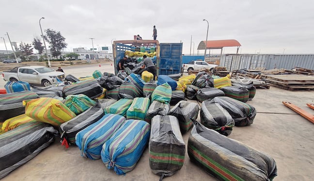El vehículo y la mercancía incautados tendrían un valor de 1 millón de soles. (Foto: Difusión)