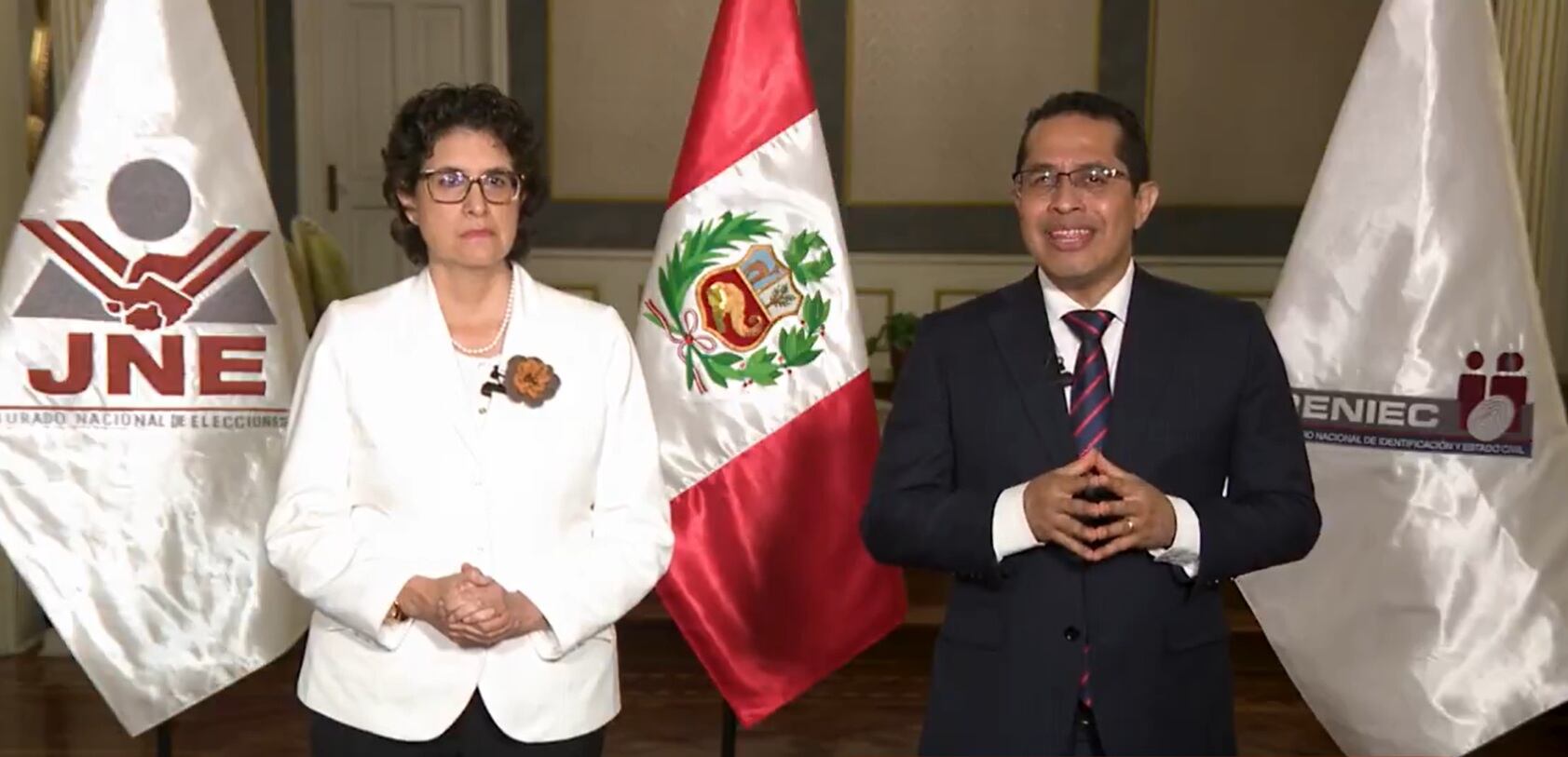 El presidente del JNE, Roberto Burneo, y la jefa del Reniec, Carmen Velarde, se pronunciaron en un video sobre las afiliaciones a los partidos sin consentimiento de los ciudadanos. (Foto: Captura JNE)