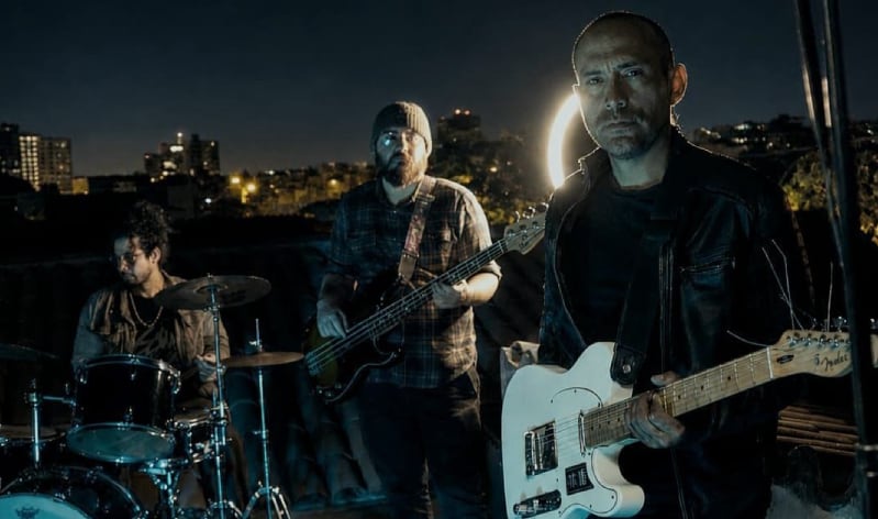 La agrupación peruana inicia una nueva etapa con una canción que coloca la amistad en el centro de su propuesta. El lanzamiento está acompañado por un videoclip y anticipa nuevos temas.
