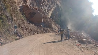 Chanchamayo: Por segundo día consecutivo pase bloqueado en “Boca Tigre“ por constante caída de rocas