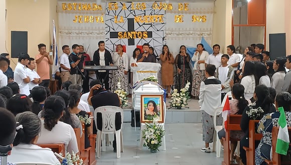 Ayer se realizó el sepelio de la docente asesinada en Sechura. Una multitud la acompañó a su última morada en medio de pedidos de justicia