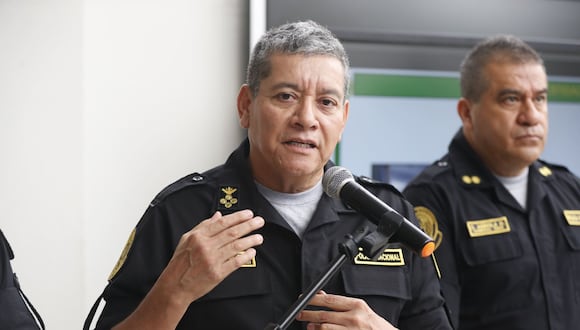 Tras ser sacado con una serie de acusaciones nunca antes vistas, al cuestionarse su competencia, el ex comandante general de la Policía Nacional del Perú (PNP) Jorge Angulo evalúa tomar acciones judiciales.