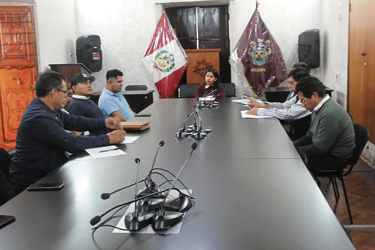 Empresarios acudieron al Consejo Regional de Arequipa. (Foto: Álvaro Figueroa/@photo.gec)