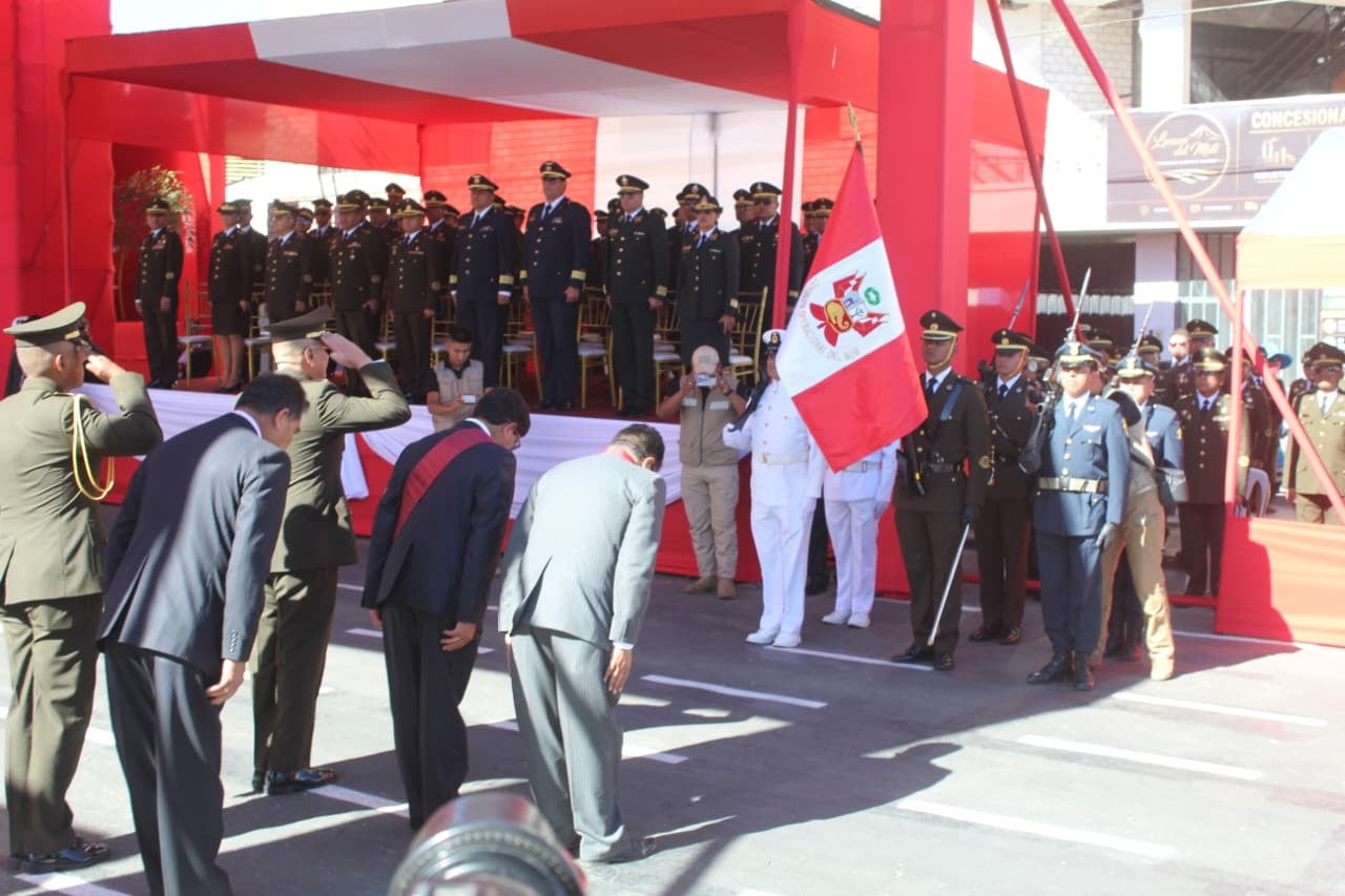 Autoridades de Arequipa en la ceremonia del 146° Aniversario de la Batalla de Arica y renovación del juramento de fidelidad a la bandera. (Foto: Álvaro Figueroa/@photo.gec)