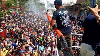 Con el tradicional “manguerazo” se inicia el carnaval en Catacaos