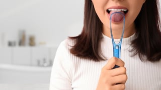 Limpieza lingual: el hábito que ayuda a prevenir el mal aliento y mejora la salud bucal
