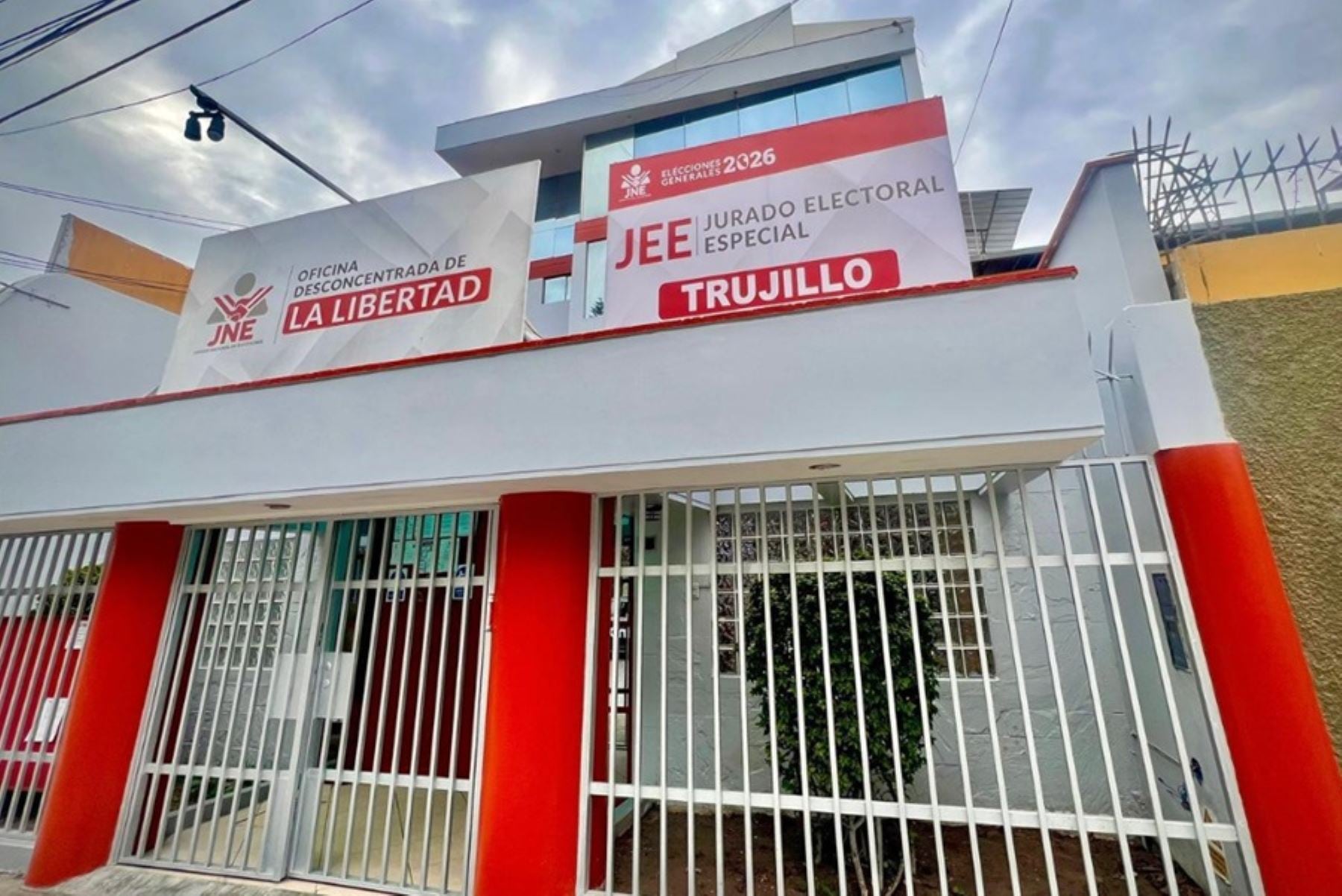 Según el Jurado Electoral Especial de Trujillo, 34 nóminas corresponden para senadores y 33 a diputados. Foto: Andina.
