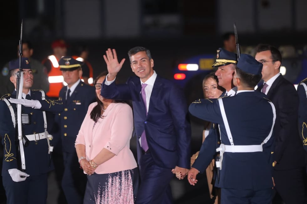 Presidente de Paraguay arriba a Lima para participar en la toma de mando de Keiko Fujimori