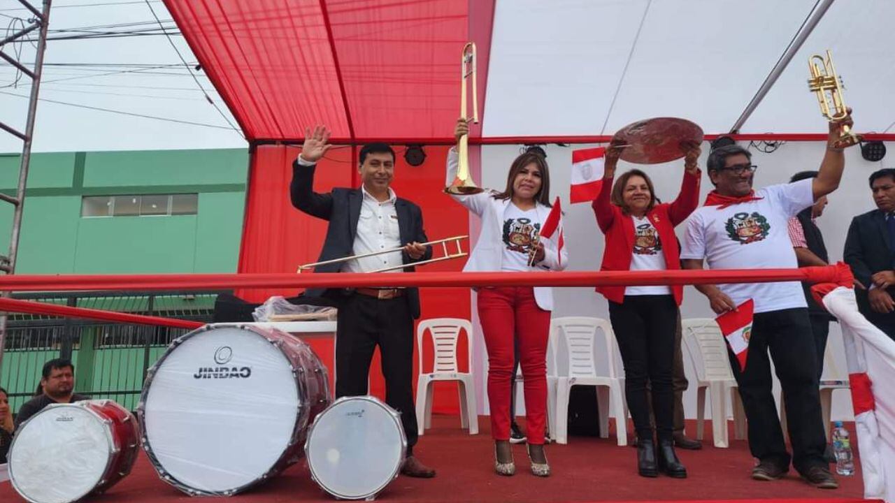 Alcalde de Huanchaco, Efraín Bueno, gestionó el presupuesto para que los alumnos y plana docente cuenten con infraestructura metálica y los cubran del sol y las posibles lluvias.