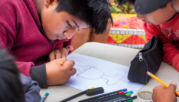 Denominado "Pintando sueños" con alumnos piuranos y de México.