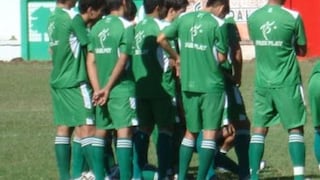 Club boliviano despide a 10 jugadores por iniciar huelga