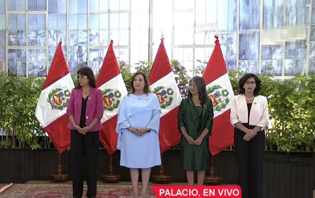 La jefa de Estado indicó que darle la categoría de universidad a ambas instituciones constituye “un momento histórico”. (Foto: Captura TV Perú)