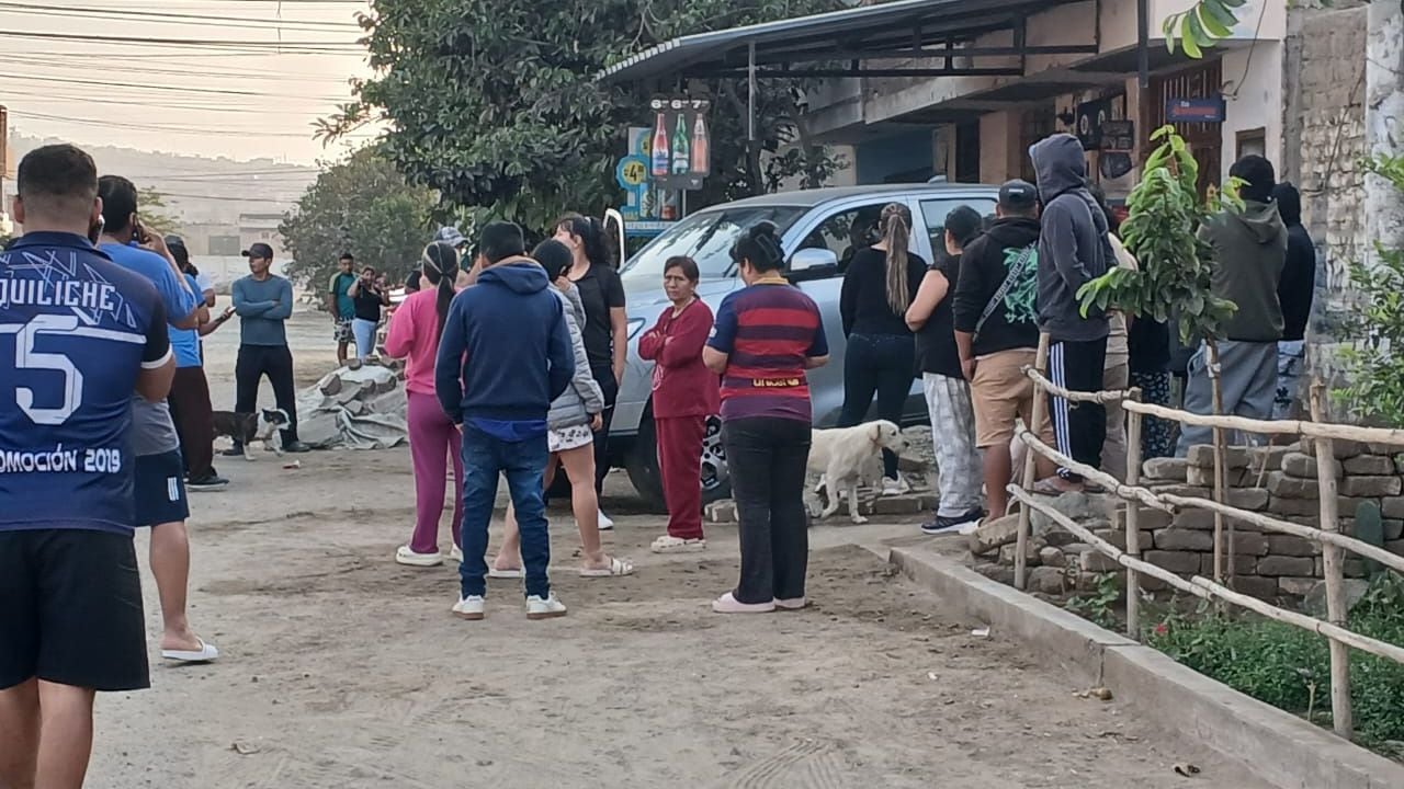 La víctima, que ha sido identificada como Marcos Abel Azañero Diaz, se encontraba en su camioneta cuando fue atacada sin compasión.