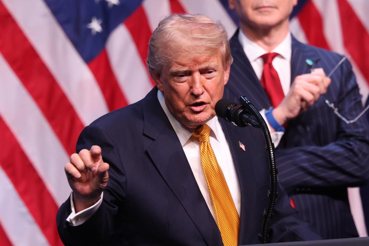 El pago se concretó luego de que la Corte Suprema de Estados Unidos rechazara revisar la apelación presentada por el presidente estadounidense contra el veredicto emitido en 2023. (Foto: EFE/EPA/GEORGI LICOVSKI)
