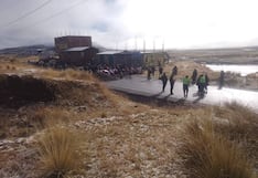 Puno: Con bloqueo de vía acatan el primer día de paro de 48 horas contra la contaminación de la cuenca Llallimayo