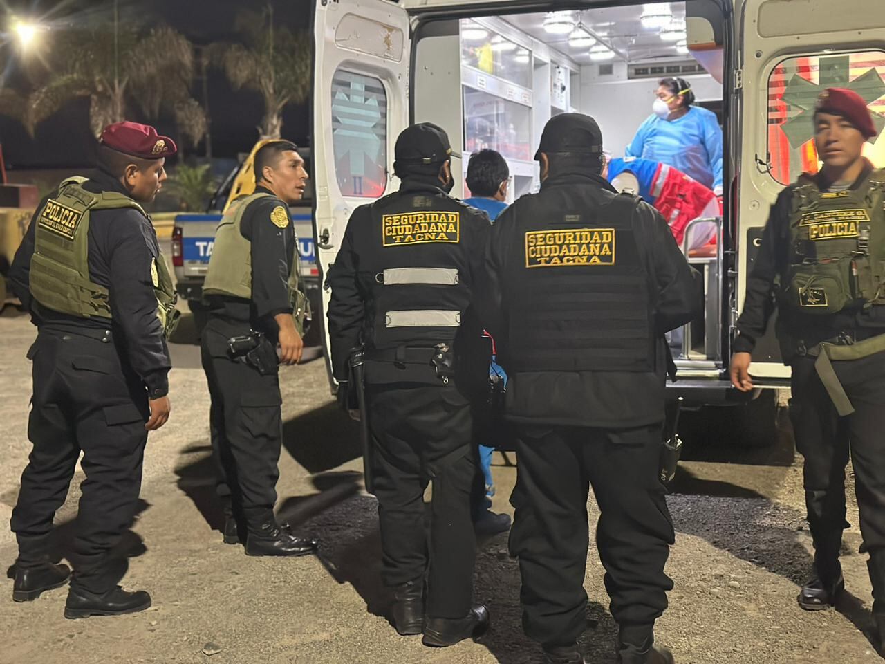 Serenos y policías la auxiliaron hasta que llegaron paramédicos del SAMU. (Foto: Difusión)