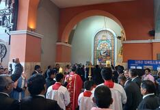 Fieles acompañan tradicional bajada del Señor Crucificado de Chincha