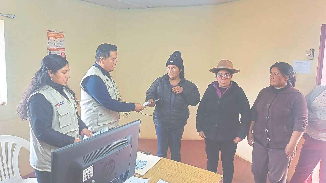 Prefecto Carlos Rodríguez recibió informes de gestión.