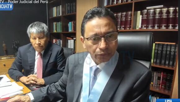 Wilfredo Oscorima y su abogado, Humberto Abanto, en audiencia de apercibimiento